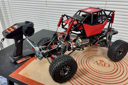 Axial scx10 with motor servo - axial,