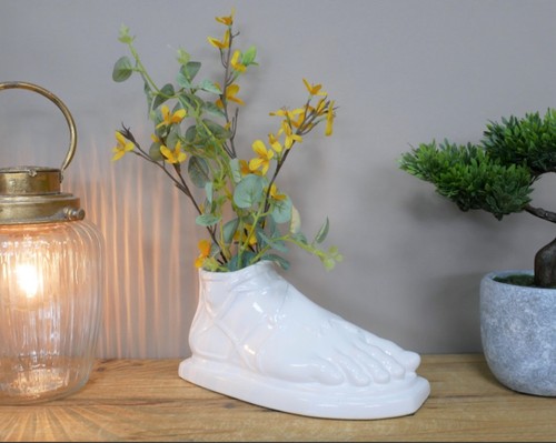Vase foot shape quirky look - shape,