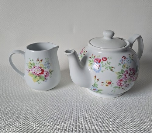 Cath kidston teapot and - kidston,