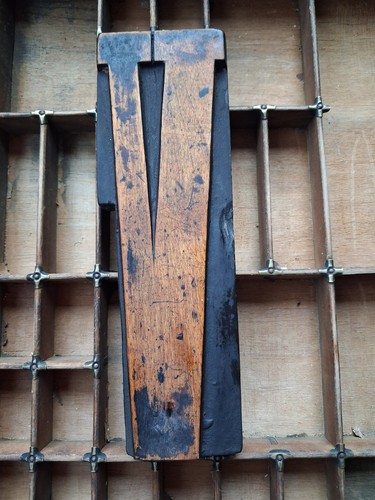 Huge wooden letterpress - wooden,