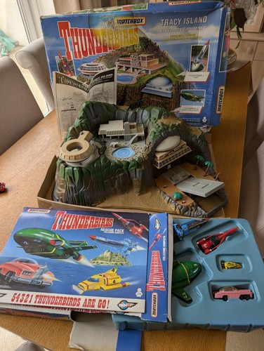 Thunderbirds matchbox tracy - thunderbirds,