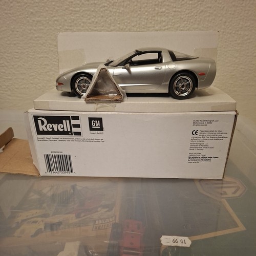 Revell 2004 corvette - revell,