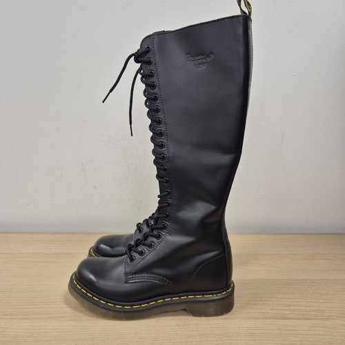Martens 1420 holes - dr,