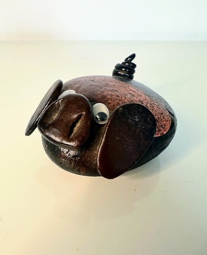 Hand crafted studio heavy - heavy, pig