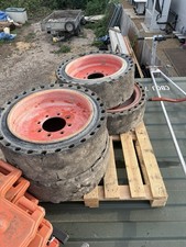 33 x 12-20 Skidsteer Tyres on 9 stud Rims    (WA2473)