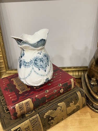 Victorian small fluted - small, top