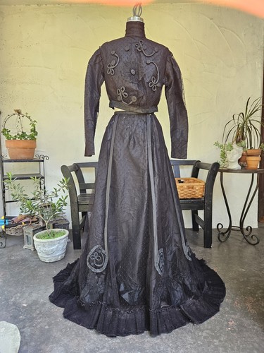 Haunted antique 1800s - antique,