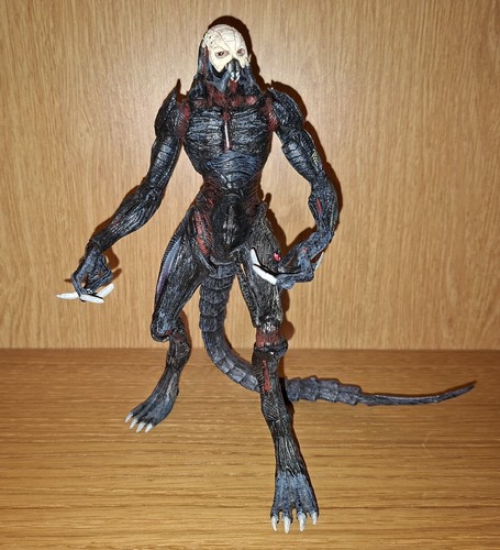 Neca resident evil verdugo - neca, 4