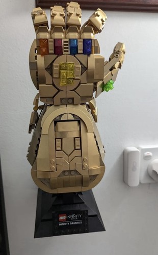 Lego infinity gauntlet wall - infinity,