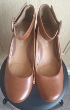 CLARKS LADIES CAPRICORN MOON SHOES – TAN – SIZE 5