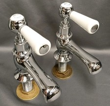 CHROME BASIN LEVER TAPS