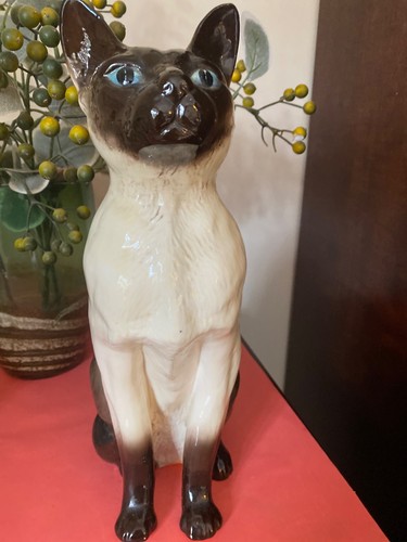 Beswick large sitting siamese - large,