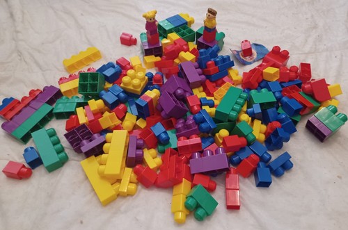 200 piece mega bloks - piece,
