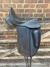 Immaculate 17" Black Kent & Masters Competition Series Dressage Saddle 