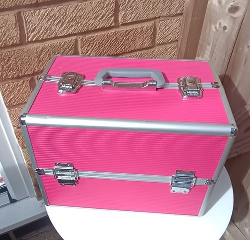Large pink aluminium vanity - large,