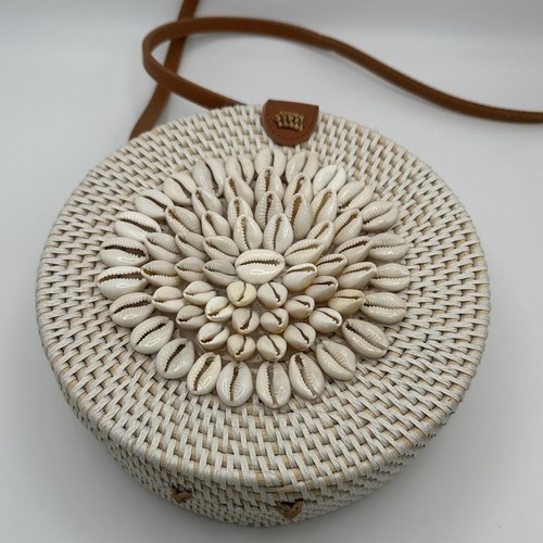Handwoven round white rattan - round,