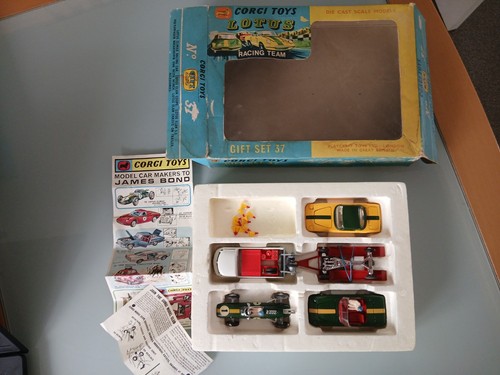 Corgi gift set lotus racing - set, 37