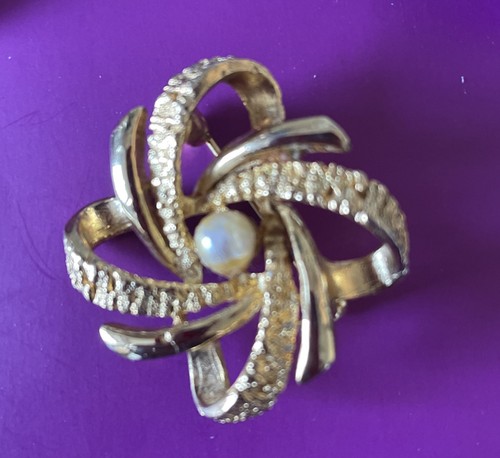 Vintage brooch with - , paste