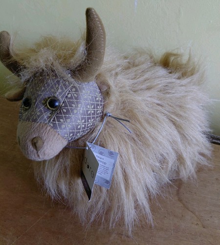 Dora designs highland cow - dora,
