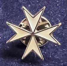 WHITE MALTESE CROSS KNIGHTS TEMPLAR CRUSADE PIN BADGE