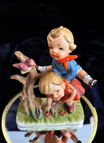 Hummel vintage style porcelain - vintage,