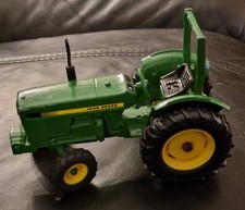 ERTL John Deere 950 Compact