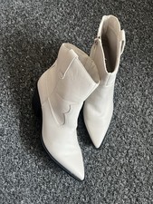 Women’s Primark Ivory Cowboy Ankle Boots With Size Zip In Size UK 8.