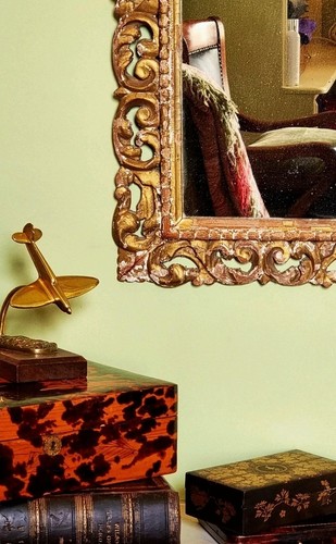 Stunning carved giltwood - a,