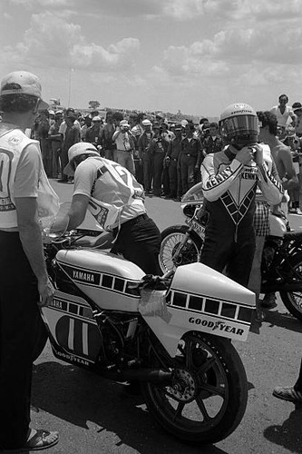 Kenny roberts adjusts his - kenny,