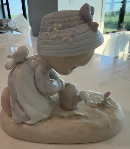 Precious moments figurine - moments,