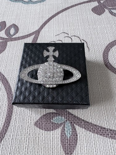 Vivienne westwood style brooch - vivienne,