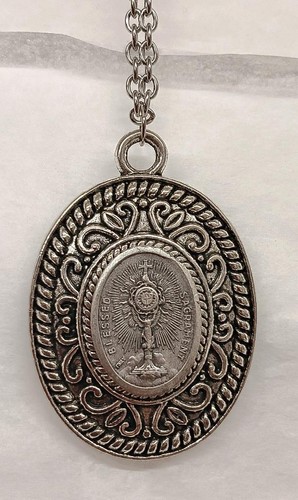 Swirl rimmed blessed sacrament - rimmed,