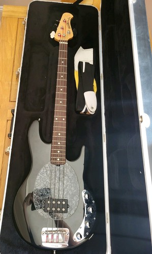 Musicman stingray bass 2006 - musicman,