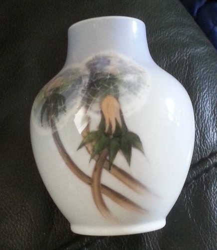 Royal copenhagen medium sized - royal,