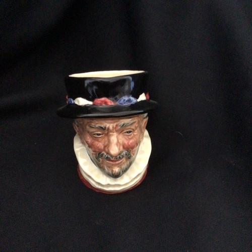 Royal doulton beefeater - royal,