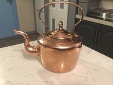 A BEAUTIFUL LARGE ANTIQUE GEORGIAN ROUND COPPER KETTLE, CIRCA 1810.
