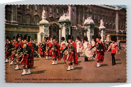 Postcard scots guards pipers - guards,