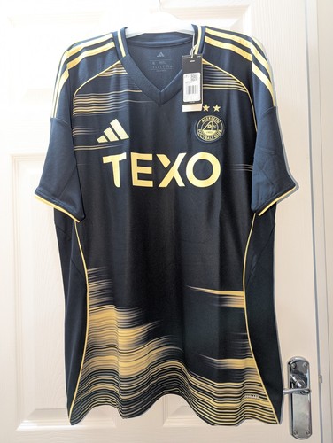Bnwt aberdeen away football - aberdeen,