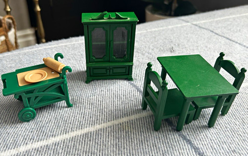 Green plastic dolls - 1:12, house