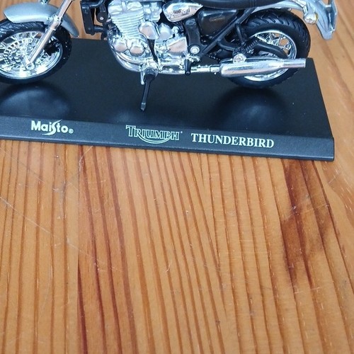 Maisto triumph thunderbird - maisto,