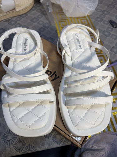 Simply white flat sandals - be,