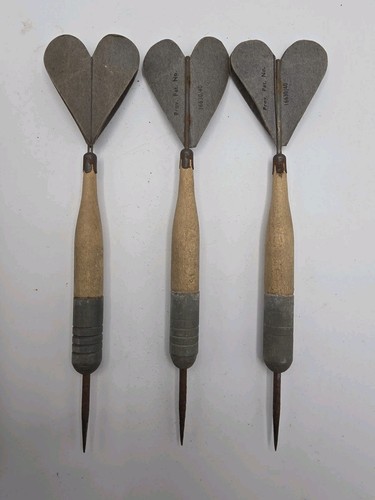 Vintage dorwin darts set with - set,