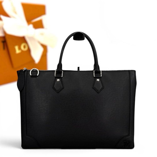 Model louis vuitton - louis, taiga