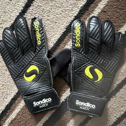 Sondico match goalkeeper - sondico,