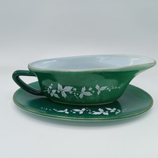 Pyrex Green Hawthorn Gravy