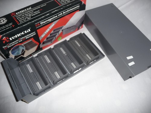 Slide projector cassette tray