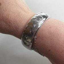 Vintage 1966 engraved wide