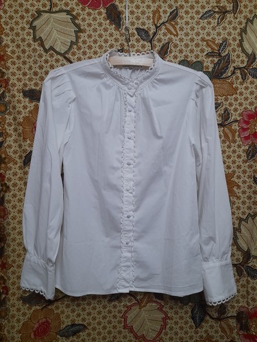 High necked white cotton - necked,