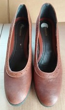 AEROSOLES SIZE 5 BROWN LEATHER COURT SHOES.     G/40103025B2/64A