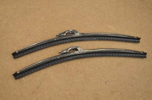 Classic car inch - inch, wiper